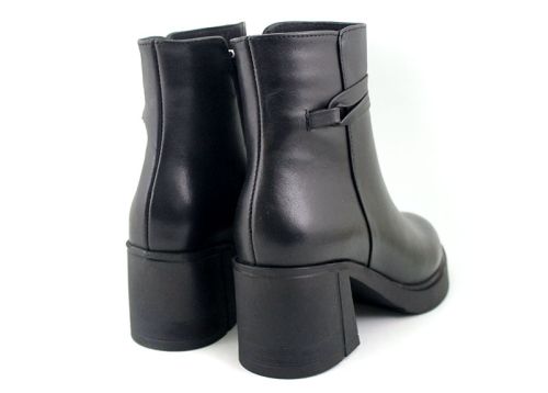 Cizme joase de dama din piele naturala de culoare neagra - model 125541