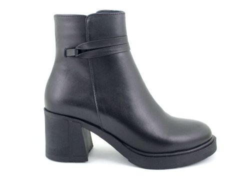 Cizme joase de dama din piele naturala de culoare neagra - model 125541