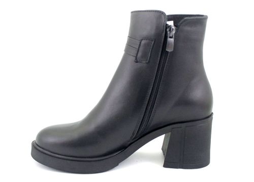Cizme joase de dama din piele naturala de culoare neagra - model 125541