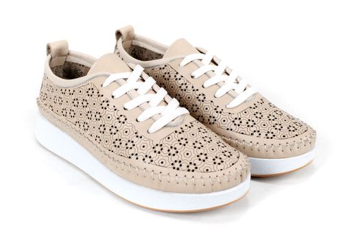 Pantofi de damă Magia Fiore din piele naturală cu perforații florale – culoare bej