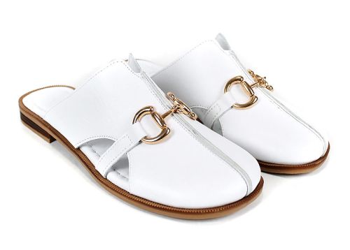 Papuci de damă Luna Piena din piele naturală albă cu accesoriu auriu