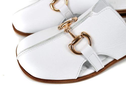 Papuci de damă Luna Piena din piele naturală albă cu accesoriu auriu