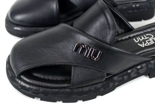 Papuci de damă din piele naturală negri Notte Viva cu design asimetric