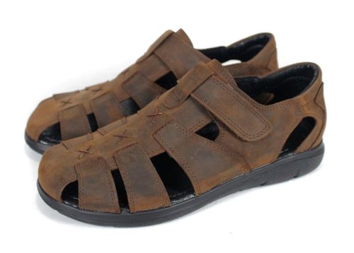 Vento Nero – sandale bărbătești maro din piele naturală crazy, cu velcro și talpă joasă