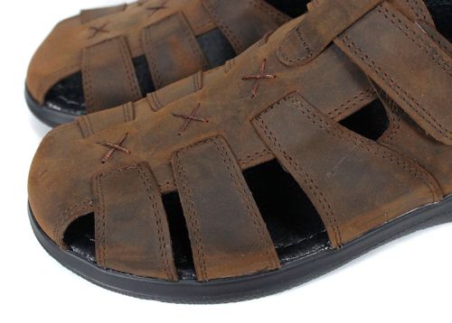 Vento Nero – sandale bărbătești maro din piele naturală crazy, cu velcro și talpă joasă
