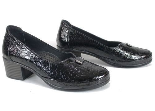 Pantofi damă Linea Classica din piele lacuită naturală, negri, cu toc mediu stabil și design clasic.