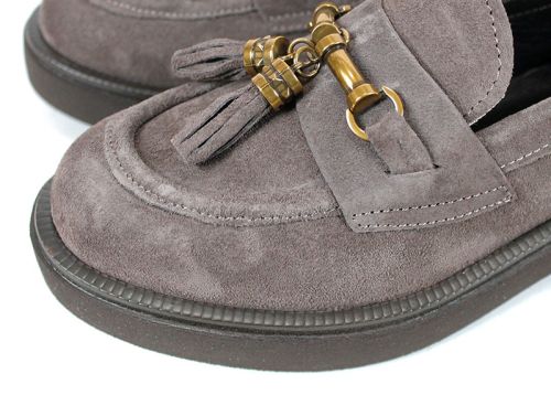 loafers damă Doux Éclat din velur natural vizon, cu decorațiune aurie și talpă ușoară