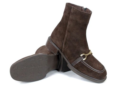 Ghete damă Eleganza din velur maro închis, detaliu metalic