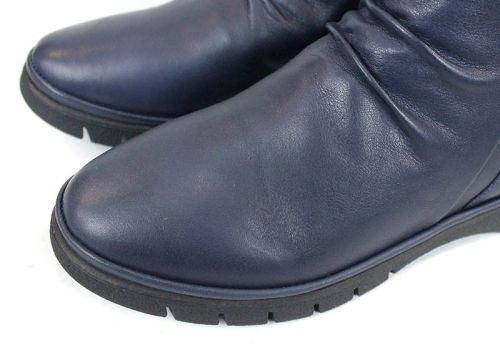 Classic Chic - Cizme joase de damă în negru