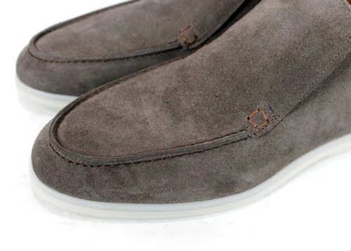 Clark barbati din piele intoarsa naturala de culoare albastru inchis - model clasic.