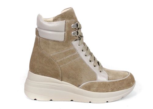 Cizme sport de dama din piele naturala cu model croco si lac - model Croco Sport