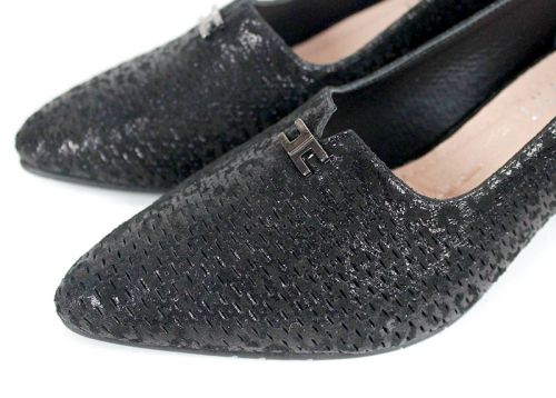 Pantofi eleganți de damă din piele naturală neagră cu perforație și toc stabil