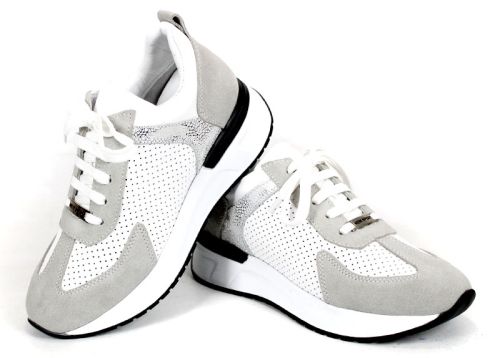 Detaliu pantofi sport Alba Step – piele perforată și velur alb