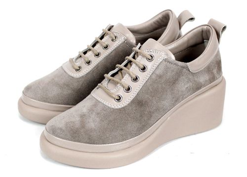 Magia Fiore – Pantofi de damă bej din piele naturală cu perforații florale