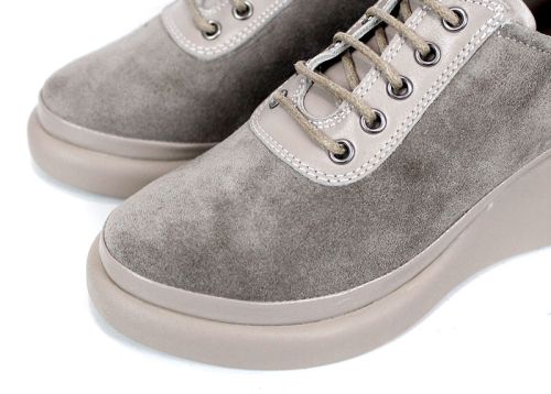 Magia Fiore – Pantofi de damă bej din piele naturală cu perforații florale