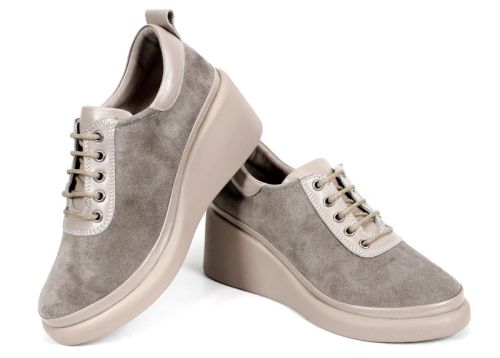 Magia Fiore – Pantofi de damă bej din piele naturală cu perforații florale