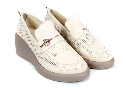 Magia Fiore – Pantofi de damă bej din piele naturală cu perforații florale