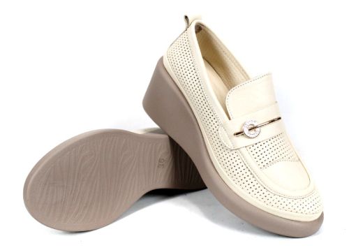Magia Fiore – Pantofi de damă bej din piele naturală cu perforații florale
