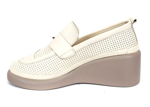 Magia Fiore – Pantofi de damă bej din piele naturală cu perforații florale