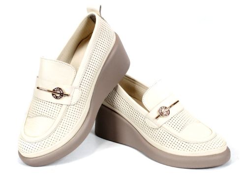 Magia Fiore – Pantofi de damă bej din piele naturală cu perforații florale