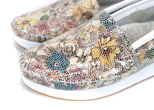 Mira Flow – pantofi de damă din piele naturală cu imprimeu floral alb