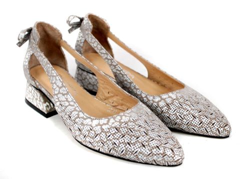 Pantofi damă Aria Flow din piele naturală bej cu perforații și toc jos