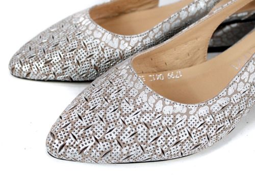 Pantofi damă Aria Flow din piele naturală bej cu perforații și toc jos