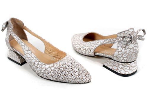 Pantofi damă Aria Flow din piele naturală bej cu perforații și toc jos