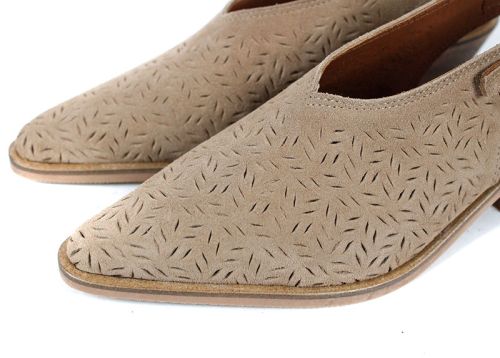 Sabot damă Aura Clara din velur natural culoare scorțișoară cu perforații și călcâi deschis