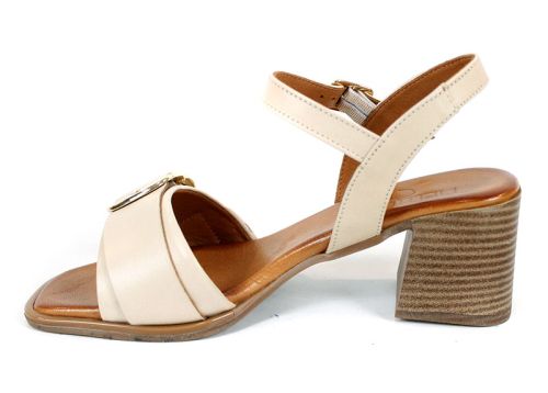 елегантни дамски сандали бежово естествена кожа