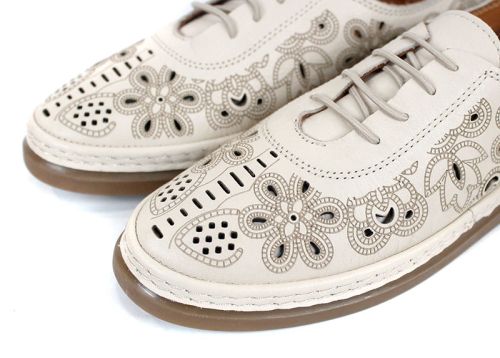 Pantofi de vară Nerisa Flow din piele naturală bej cu perforații florale elegante