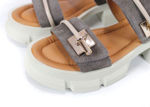 Aveline Lux – sandale damă din piele velur în culoare taupe cu talpă groasă