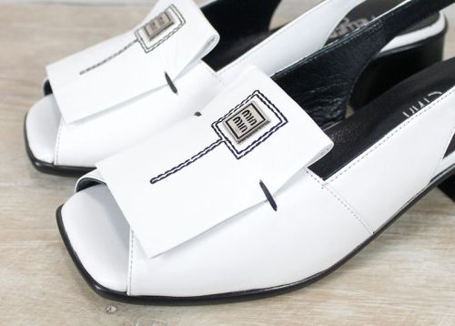 sandale elegante albe cu bareta spate