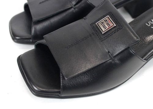 Елегантен акцент Mirela Doro – дамски чехли от естествена кожа в черно