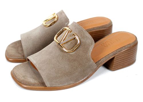 Eleganță de zi cu zi – papuci damă Viora Lume din piele velur