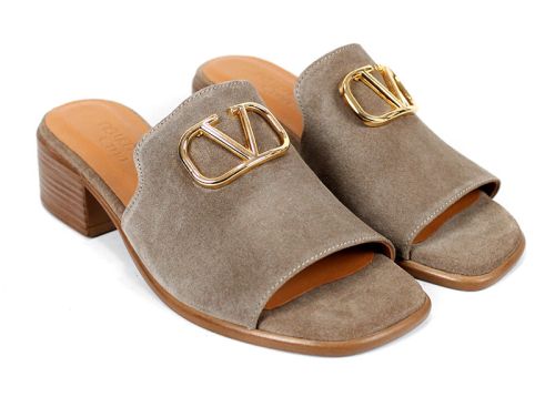 Eleganță de zi cu zi – papuci damă Viora Lume din piele velur