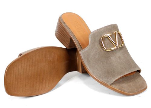 Eleganță de zi cu zi – papuci damă Viora Lume din piele velur
