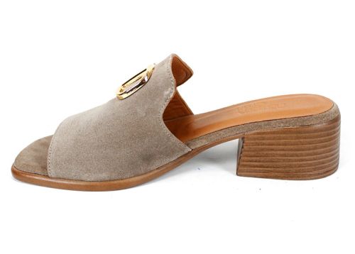 Eleganță de zi cu zi – papuci damă Viora Lume din piele velur