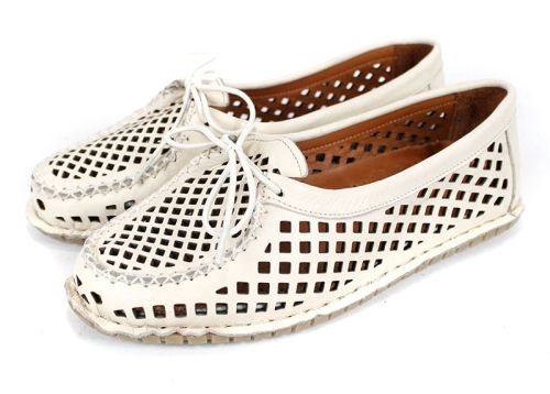 Mocasini damă Brisa Fina din piele naturală perforată bej