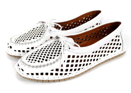 Mocasini damă Brisa Fina din piele naturală perforată – alb