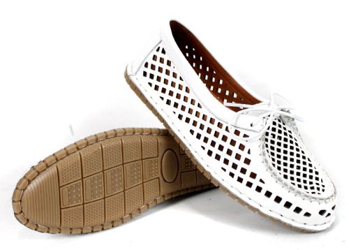 Mocasini damă Brisa Fina din piele naturală perforată – alb