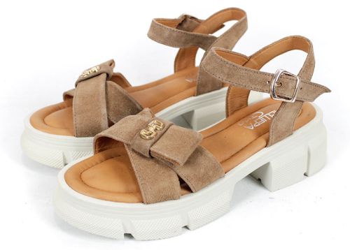 Lunara Mode – sandale damă din velur natural maro desert cu talpă masivă