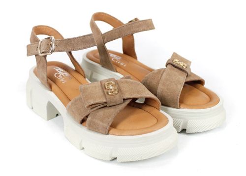 Lunara Mode – sandale damă din velur natural maro desert cu talpă masivă