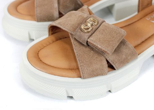 Lunara Mode – sandale damă din velur natural maro desert cu talpă masivă