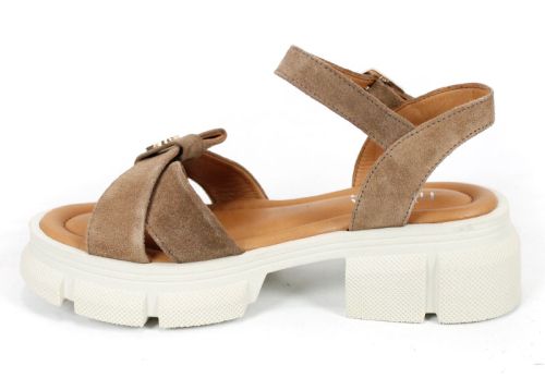Lunara Mode – sandale damă din velur natural maro desert cu talpă masivă
