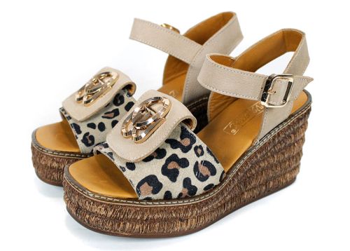 Mirelle Daro – sandale damă elegante în nuanță bej leopard pentru un look confortabil de vară