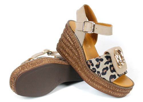 Mirelle Daro – sandale damă elegante în nuanță bej leopard pentru un look confortabil de vară