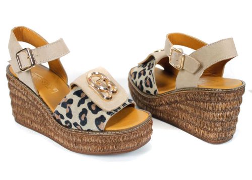 Mirelle Daro – sandale damă elegante în nuanță bej leopard pentru un look confortabil de vară