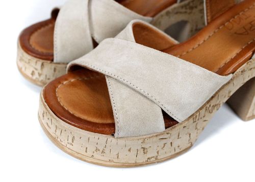 Elara Vibe – sandale damă din velur natural bej cu platformă