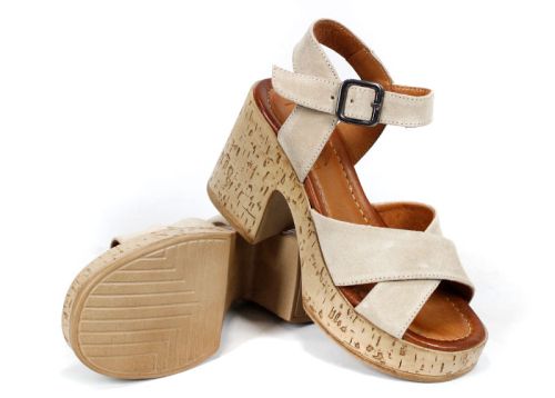 Elara Vibe – sandale damă din velur natural bej cu platformă